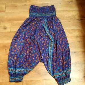 Style Unlimited Boutique Brand floral smocked waist harem pants S/M